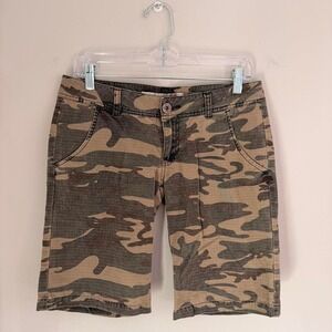 Y2K CAMO LOST BERMUDA SHORTS‎